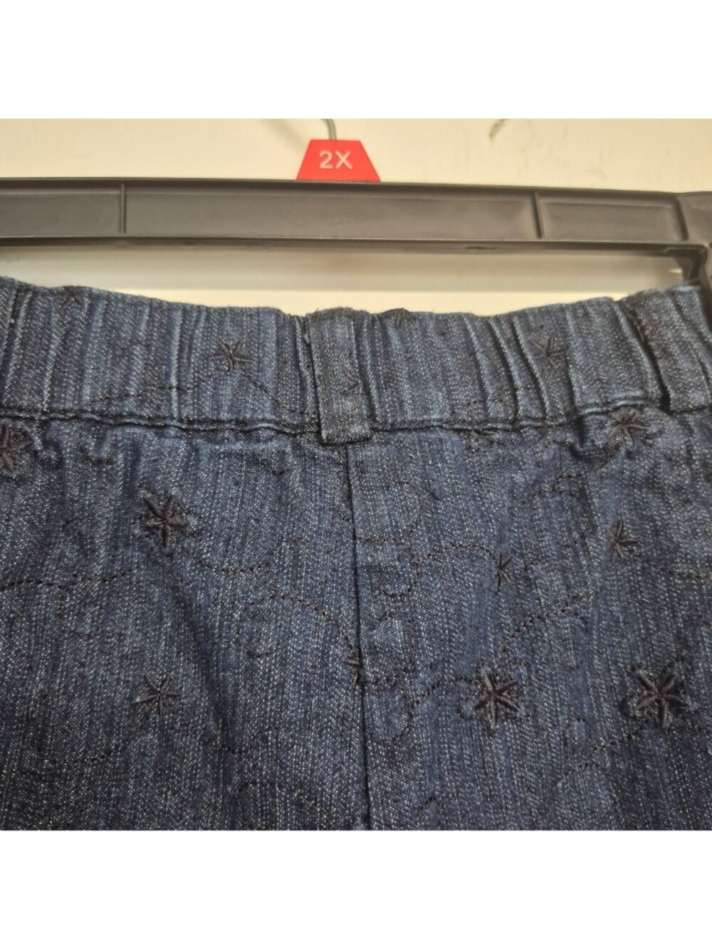 White Stag Women's Dark Denim Capri Pants Size 16 With Star Embroidery - Picture 7 of 7